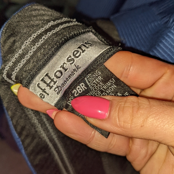 Leif Horsens Suit - Picture 4 of 4